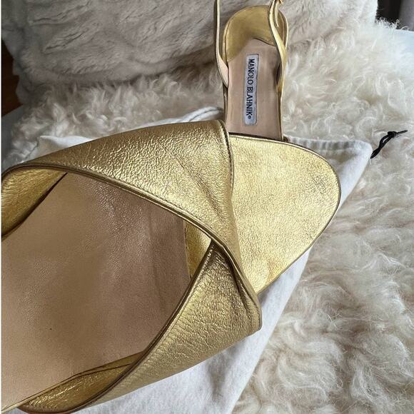 Vintage Manolo Blahnik Gold Slingback Heels - Picture 6 of 16